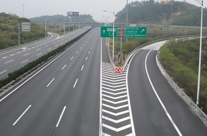 中山高速公路标线