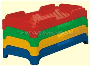 广州欢乐岛集团厂家供应幼儿园塑料床，颜料桌椅，质优价廉，厂家直销