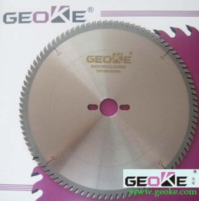 Tungsten carbide saw blade