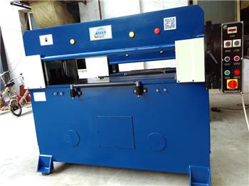 Hongtai Precise Four Column Automatic Balance Hydraulic Cutting Machine for paper packaging